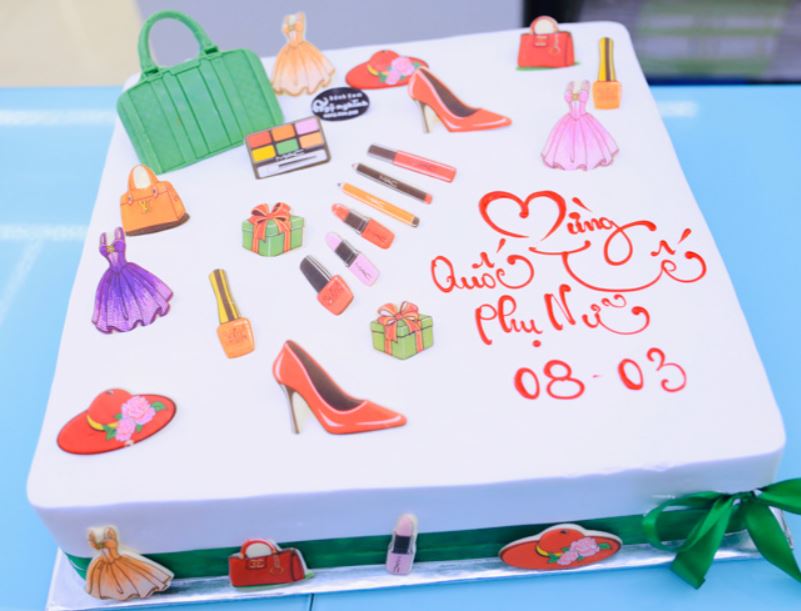 Bánh kem 8/3 tặng người phụ nữ thân yêu