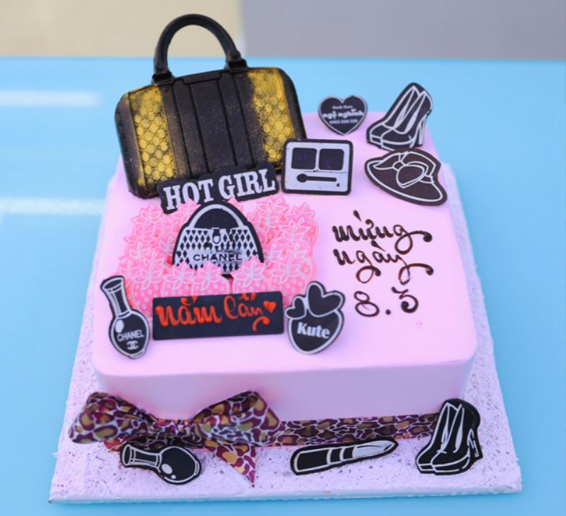 Bánh kem 8/3 đơn giản