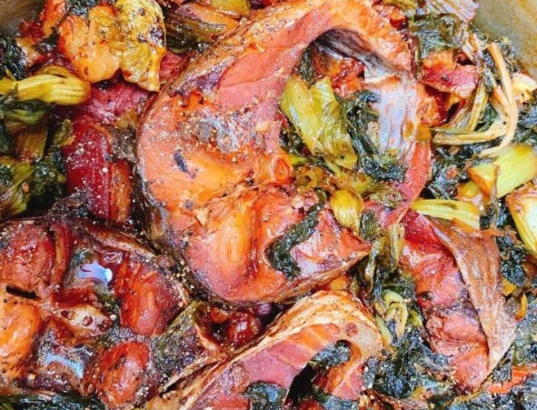 Cách kho cá trắm ngon với dưa chua