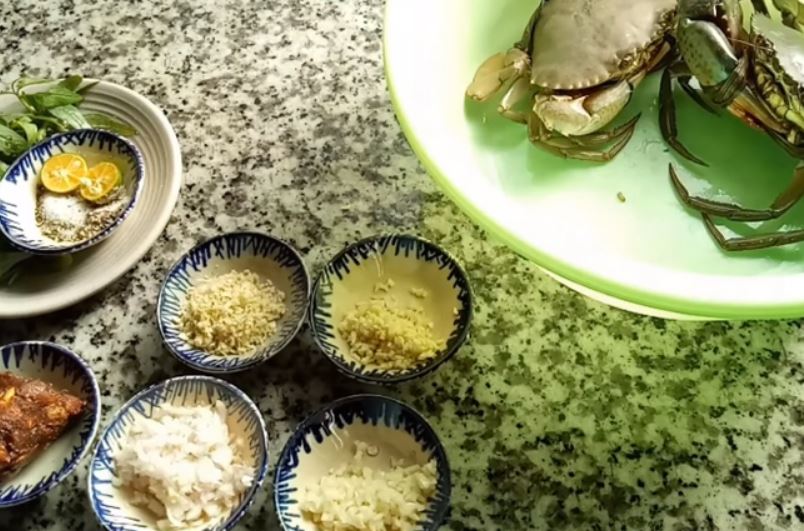 Cách làm cua rang me đơn giản tại nhà