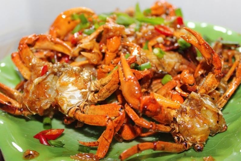 Cách làm cua đồng rang me tại nhà