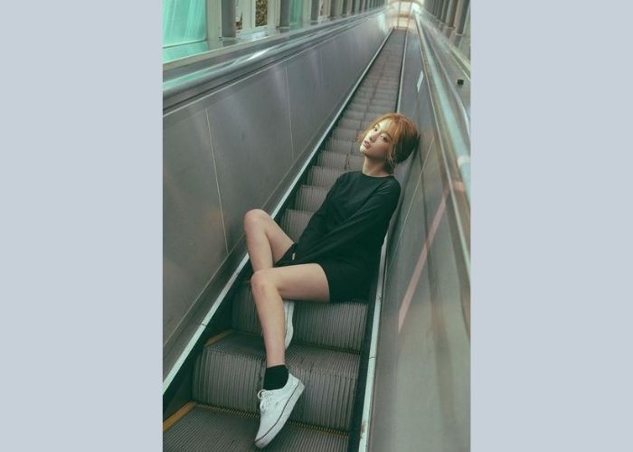 Tạo dáng tại cầu thang Tạo dáng tại cầu thang