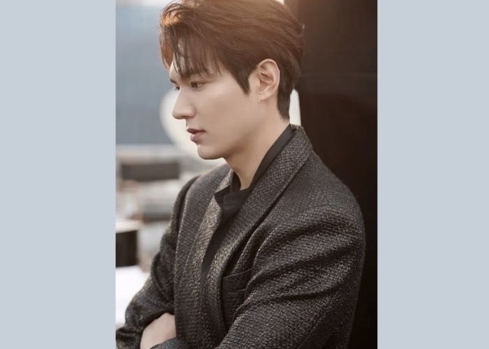 Nhìn qua vai Nhìn qua vai