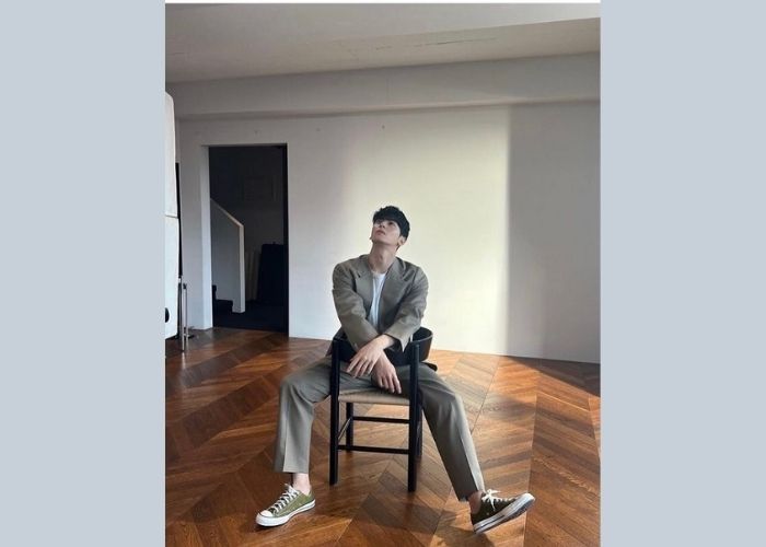 Ngồi ngược ghế Ngồi ngược ghế