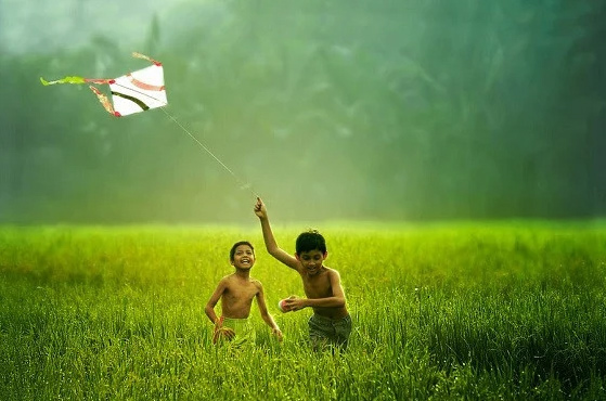 Hoàn thành cách làm diều giấy