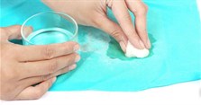 Cách tẩy sơn trên quần áo nhanh, sạch hiệu quả nhất