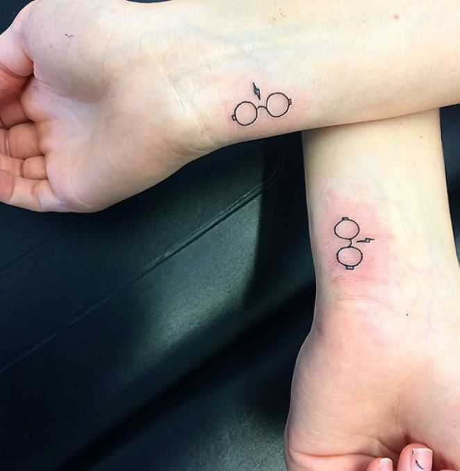 Hình xăm cặp đôi mini đẹp nhất với bạn thân