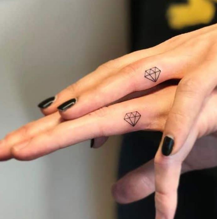 Hình xăm cặp đôi mini đẹp nhất với người yêu