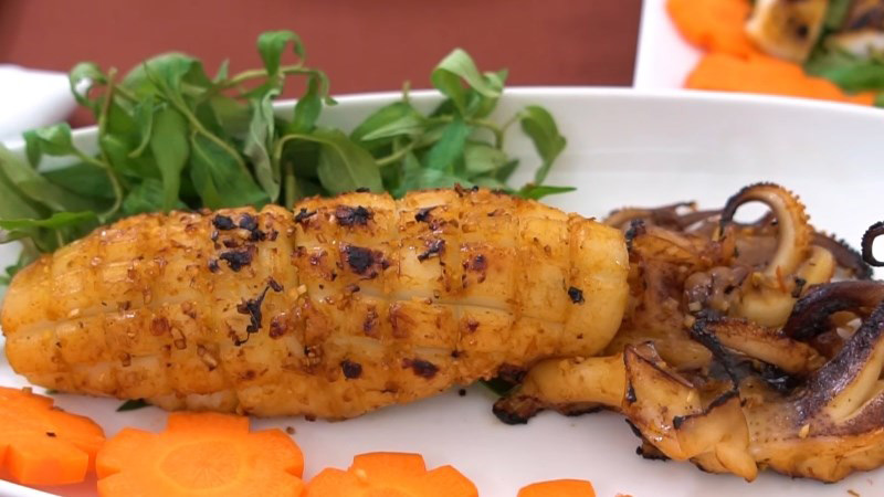 Mực 1 nắng nướng sa tế