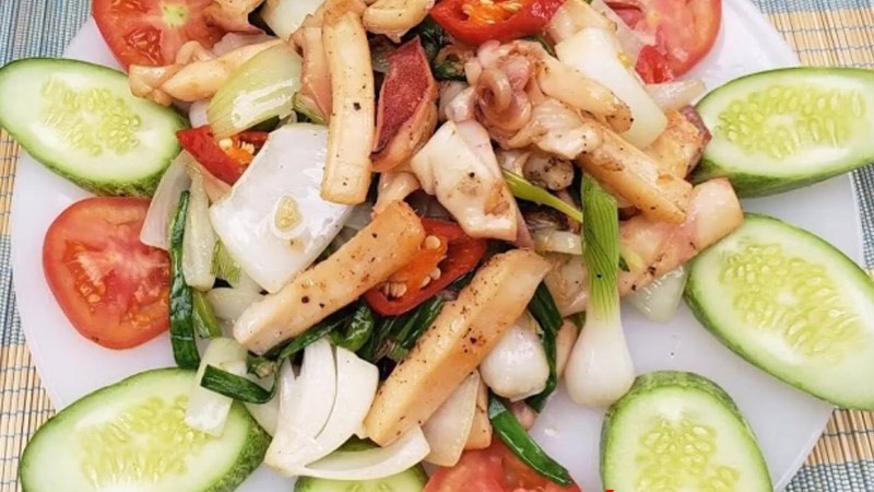 Mực 1 nắng chiên nước mắm