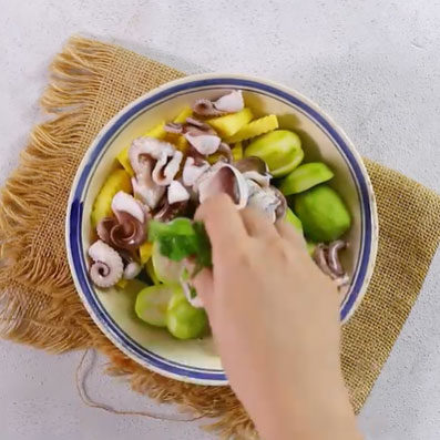 Trộn bạch tuộc sốt Thái