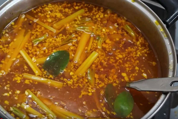 Nước dùng bún Thái