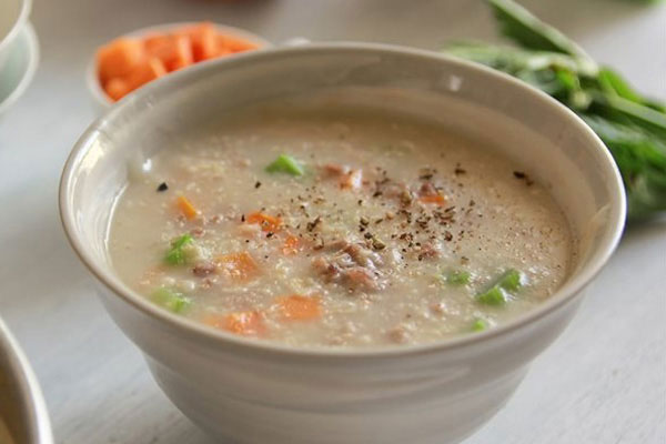 Cháo yến mạch rau củ thịt băm Cháo yến mạch rau củ thịt băm