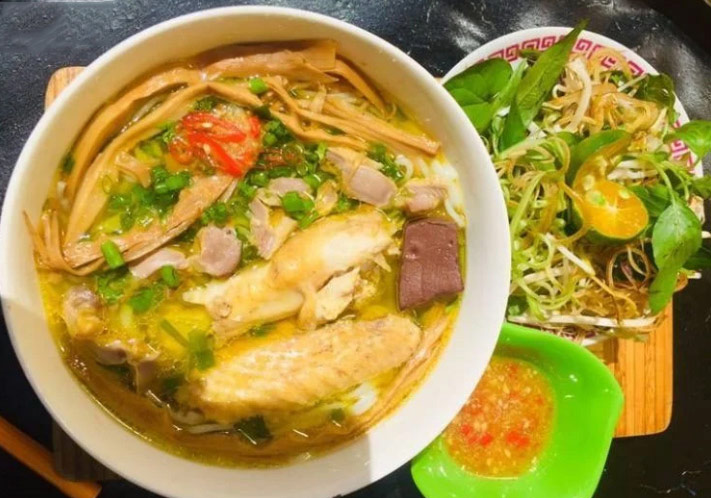 Thành phẩm món bún măng gà