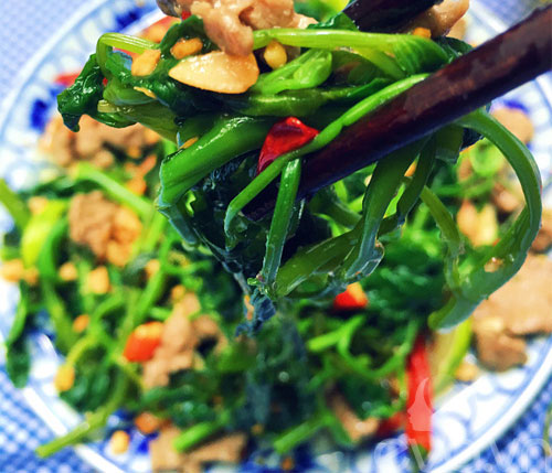 Nộm rau muống thịt bò