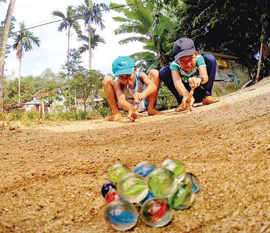 Hình ảnh mùa hè của bé