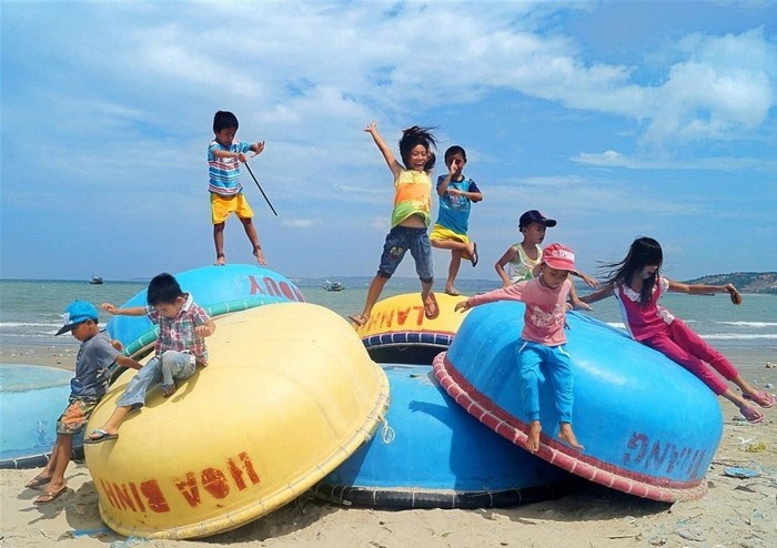 Hình ảnh mùa hè của bé