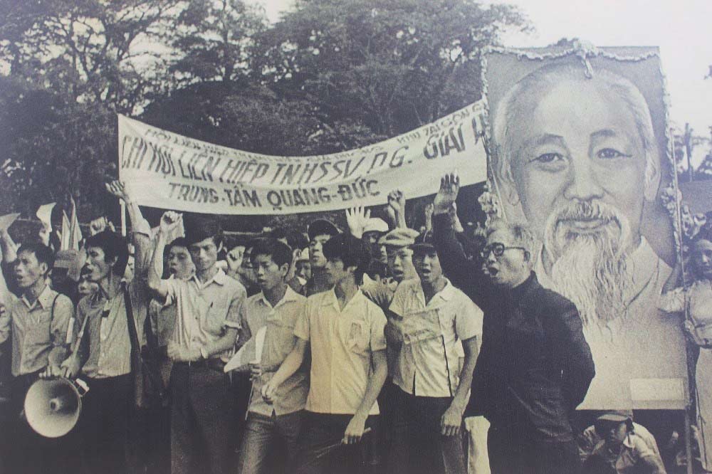 Hình ảnh ngày 30 tháng 4, ảnh giải phóng miền Nam 6 Hình ảnh giải phóng miền Nam Chủ tịch Hồ Chí Minh