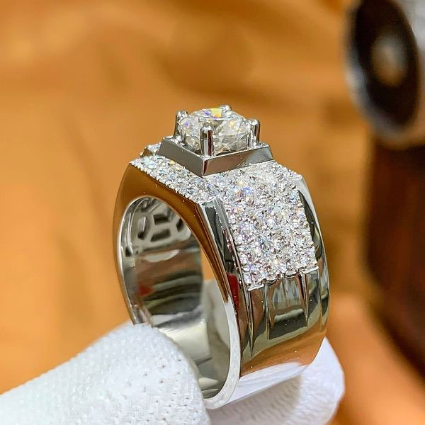 Các mẫu hột xoàn đẹp cho nam, nữ