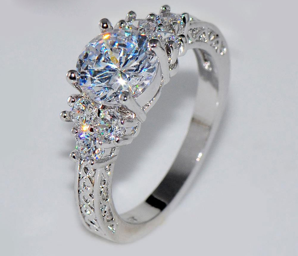 Các mẫu hột xoàn đẹp cho nam, nữ