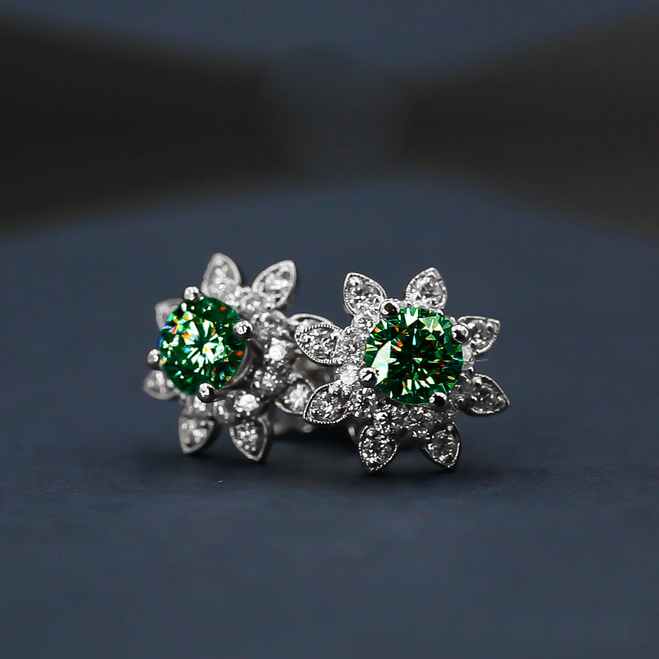 Các mẫu hột xoàn đẹp cho nam, nữ