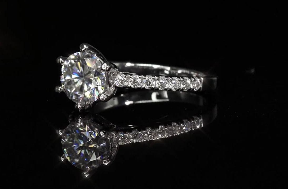 Các mẫu hột xoàn đẹp cho nam, nữ