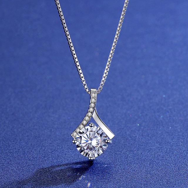 Các mẫu hột xoàn đẹp cho nam, nữ