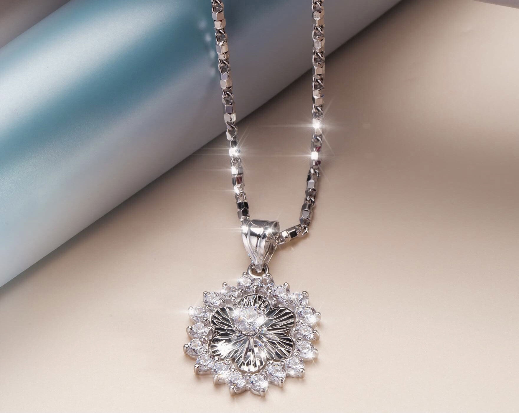 Các mẫu hột xoàn đẹp cho nam, nữ