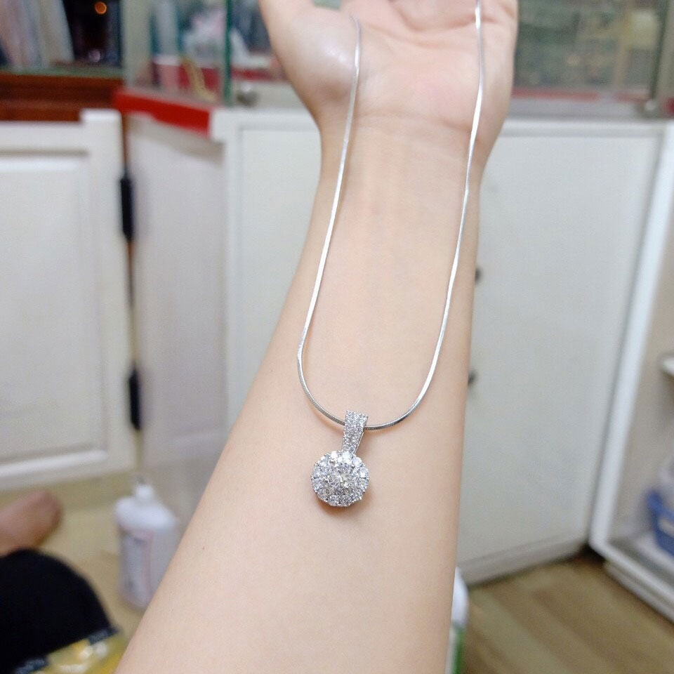 Các mẫu hột xoàn đẹp cho nam, nữ