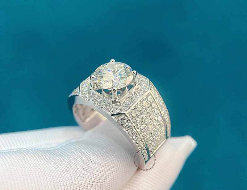 Các mẫu hột xoàn đẹp cho nam, nữ