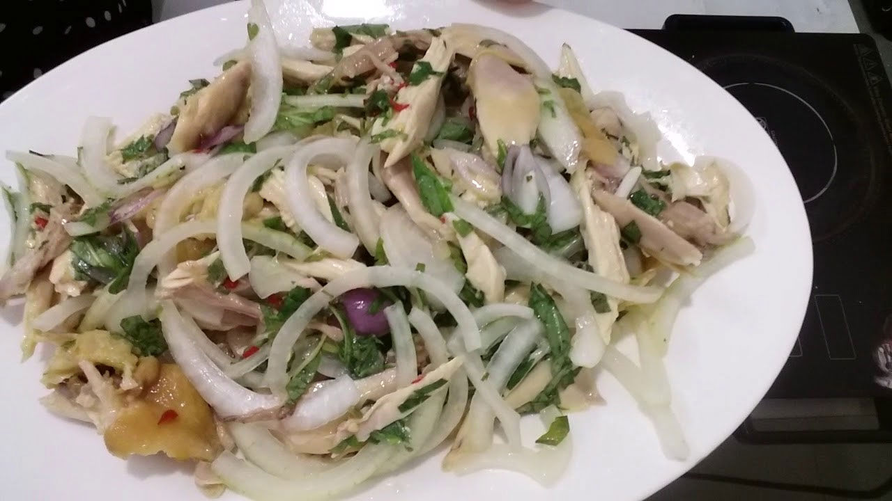 Làm gỏi gà hành tây