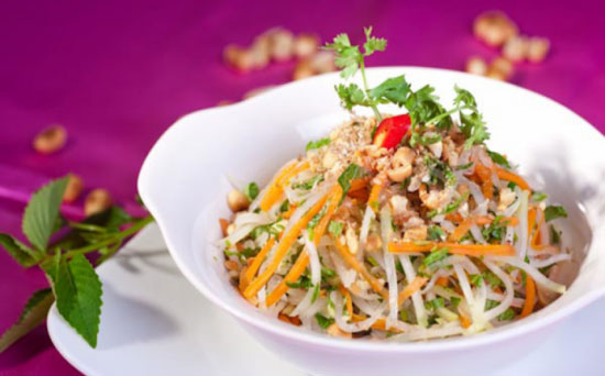 Làm gỏi đu đủ