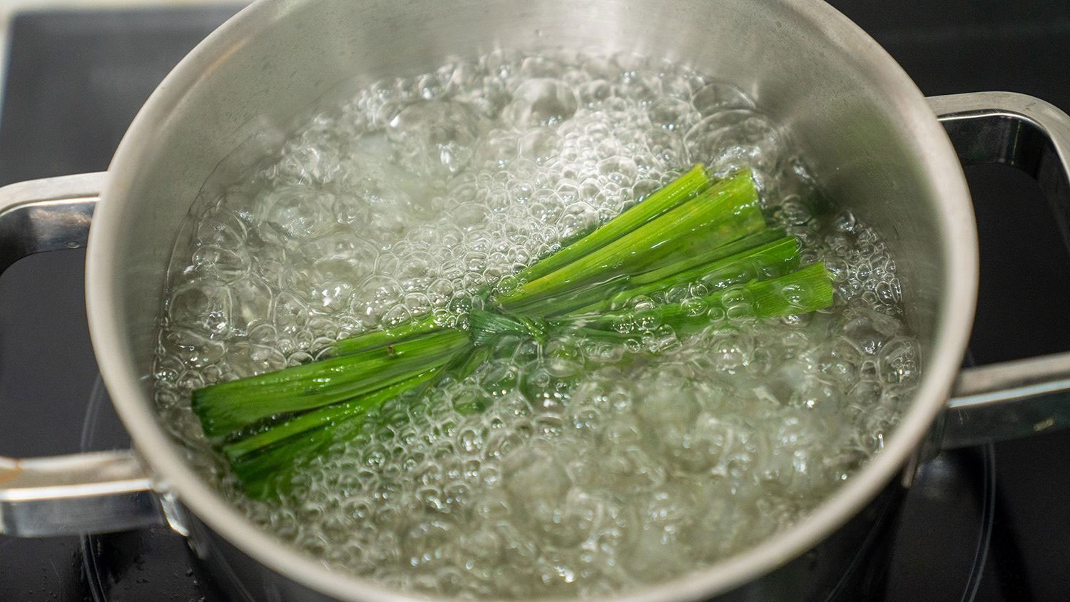 Nấu nha đam Nấu nha đam