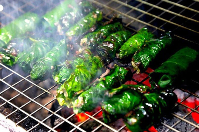 Bò nướng lá lốt bằng bếp than hoa Bò nướng lá lốt bằng bếp than hoa