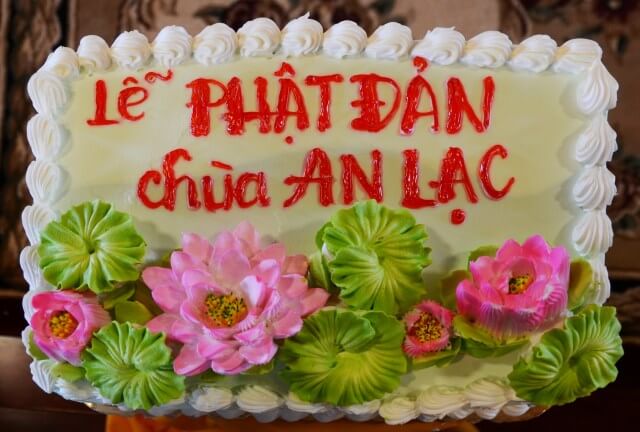 Bánh kem mừng lễ Phật Đản 1