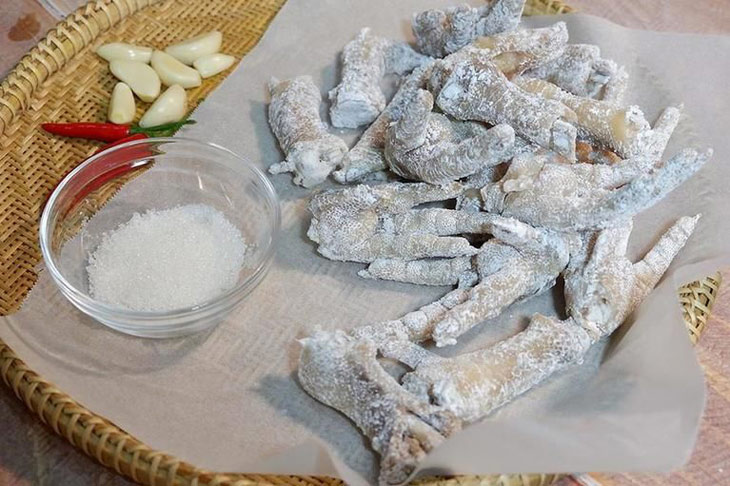 Sơ chế chân gà