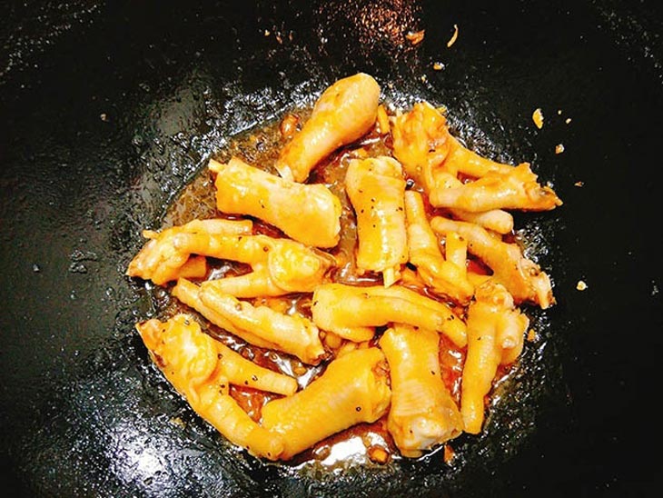 Làm chân gà chiên mắm