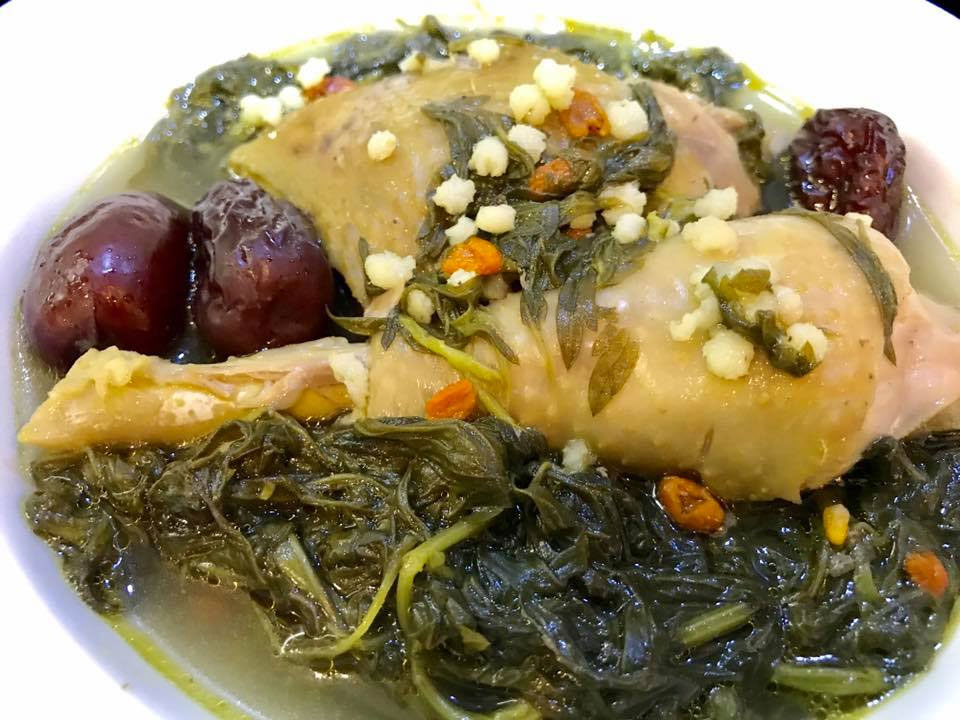 Đùi gà hầm ngải cứu Đùi gà hầm ngải cứu