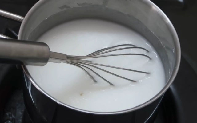 Nấu nước cốt dừa