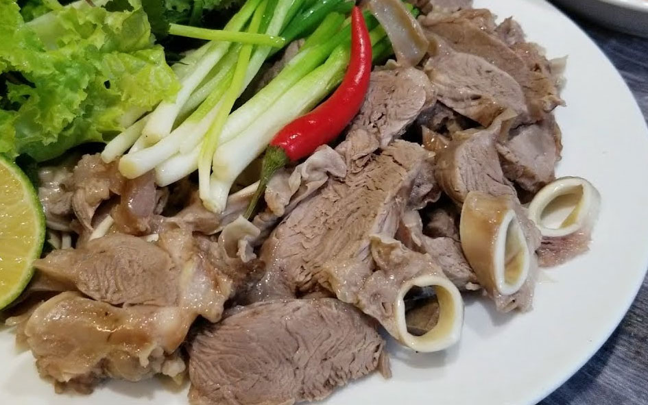 Luộc thịt dải, cuống họng... Luộc thịt dải, cuống họng...