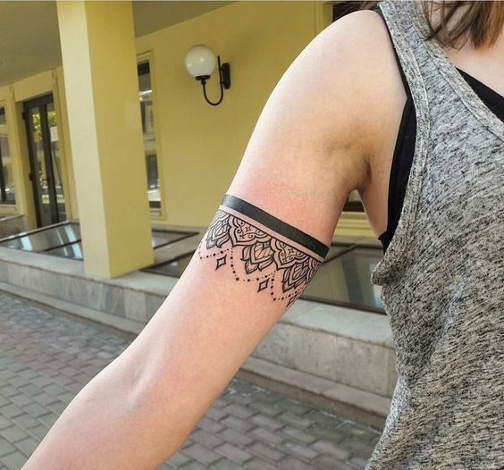 Hình xăm vòng bắp tay cho nữ Hình xăm vòng bắp tay cho nữ