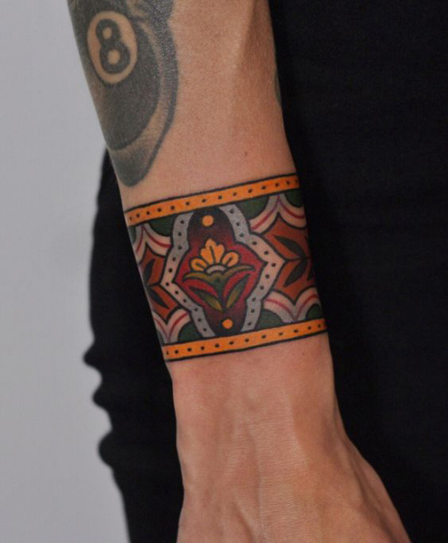 Hình xăm hoa văn vòng tay Hình xăm hoa văn vòng tay