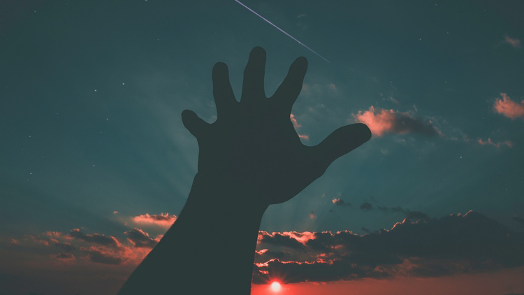 Hình ảnh bầu trời có tay đẹp 2