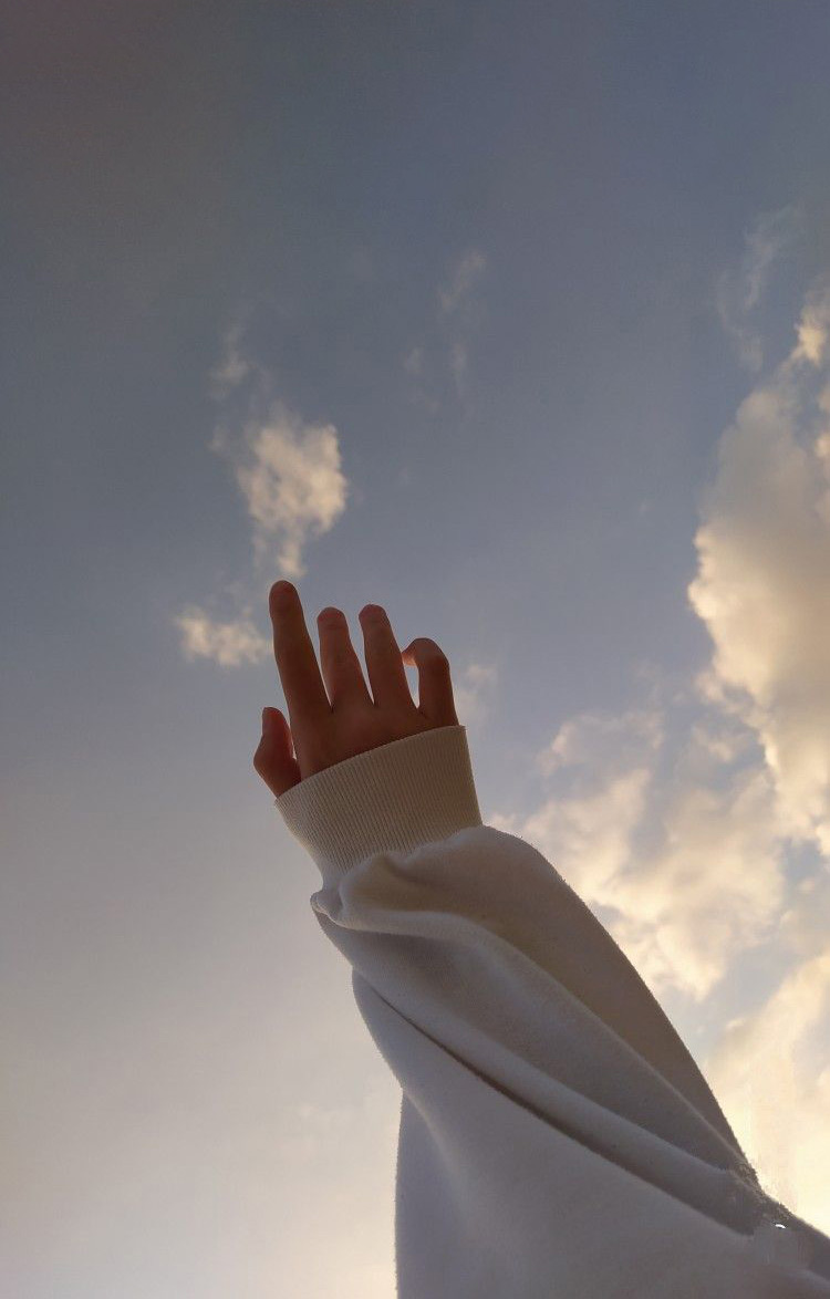 Hình ảnh bầu trời có tay đẹp 4