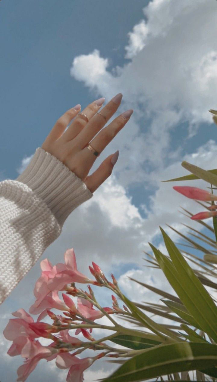 Hình ảnh bầu trời có tay đẹp 5