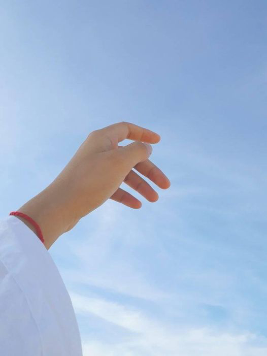 Hình ảnh bầu trời có tay đẹp 7