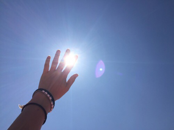 Hình ảnh bầu trời có tay đẹp 10