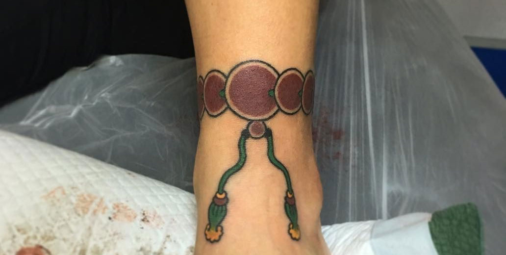 Hình xăm vòng tay chuỗi hạt