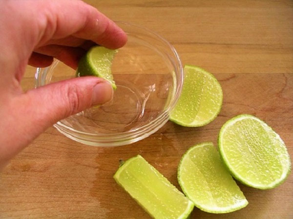 Cách hãm tiết canh vịt bằng chanh