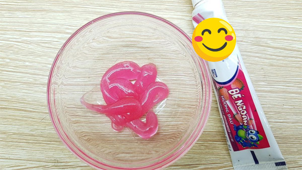 Cách làm slime bằng dung dịch rơ miệng Cách làm slime bằng dung dịch rơ miệng